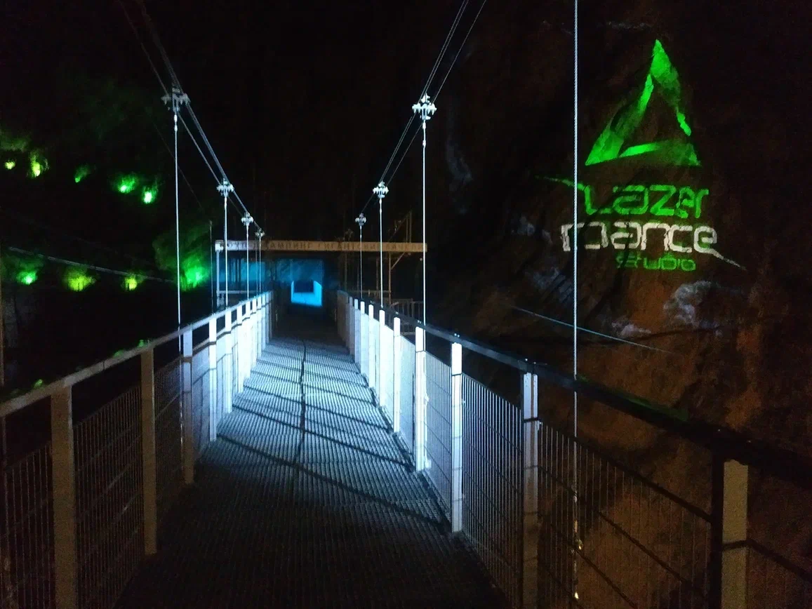 Ночное шоу на площадке